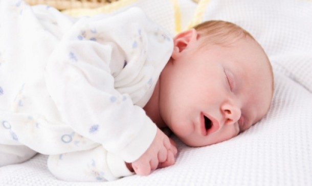 Πόσο πρέπει να κοιμάται ένα μωρό ανάλογα την ηλικία