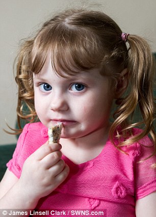 4χρονη τρώει με μανία… χαλιά και άμμο – ΒΙΝΤΕΟ- ΦΩΤΟ