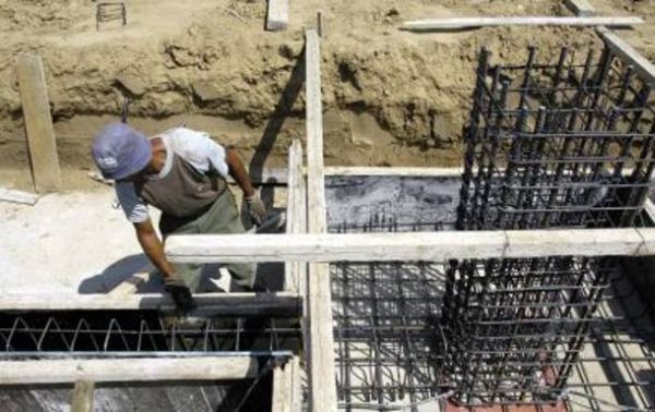 Συνεχίζεται η πτώση τιμών στην οικοδομή