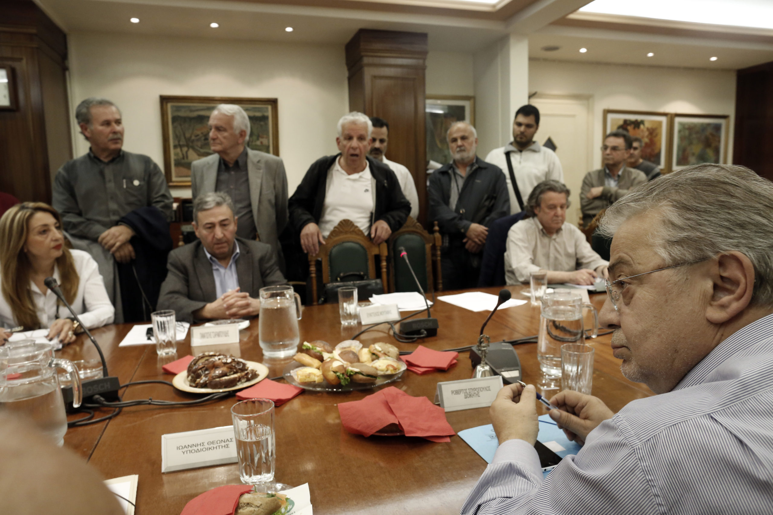 Η “έφοδος” των διαδηλωτών του ΙΚΑ στη Τράπεζα της Ελλάδος – ΦΩΤΟ