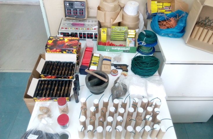 Παράνομο εργαστήριο κατασκευής κροτίδων στην Πάτρα- ΦΩΤΟ