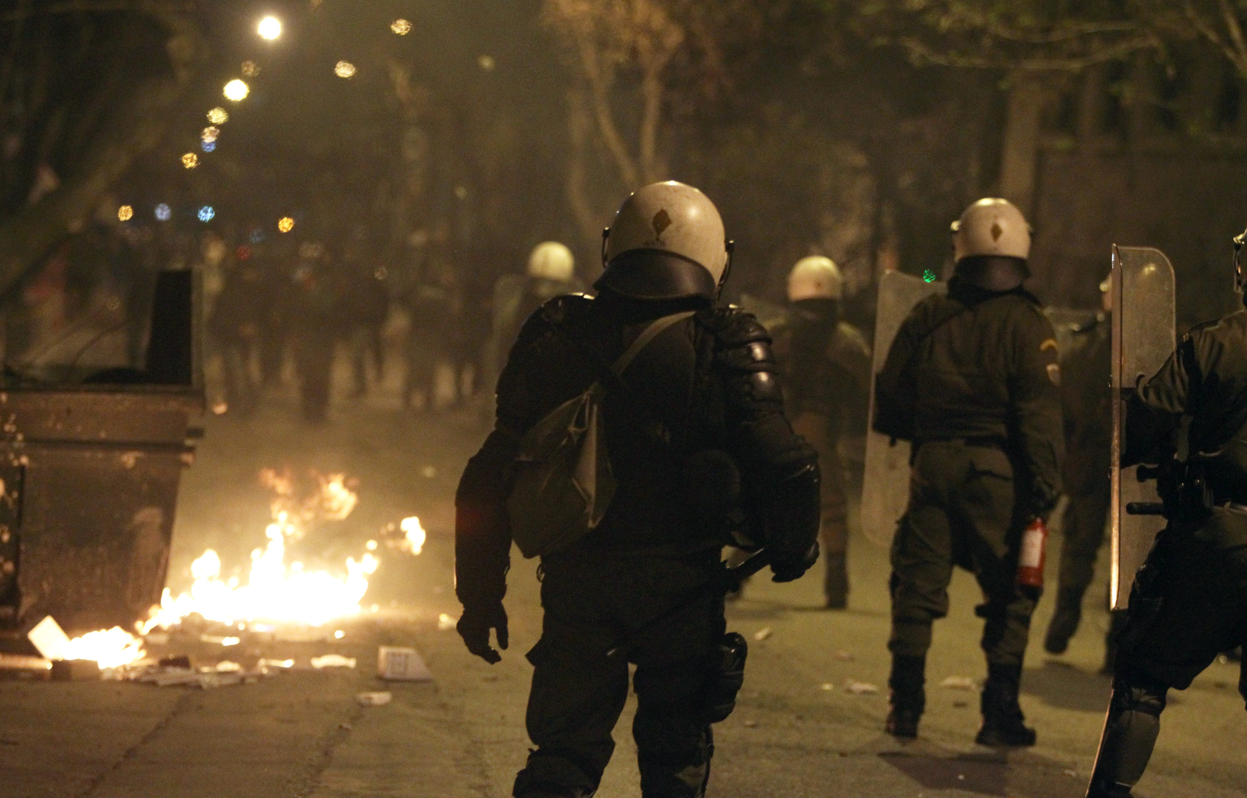 Δώδεκα προσαγωγές για τα επεισόδια στο κέντρο