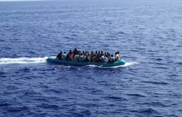 Tρία είναι τα πλοία που μεταφέρουν τους μετανάστες