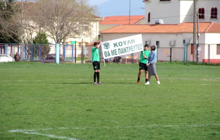 Πρόταση γάμου στη… σέντρα – ΒΙΝΤΕΟ
