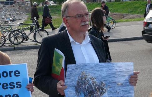 Η “διαμαρτυρία” του Παπαδημούλη για τους μετανάστες στη Μεσόγειο – ΦΩΤΟ