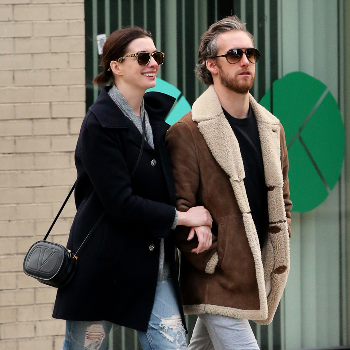 Η Χάθαγουεϊ θα υιοθετήσει παιδί