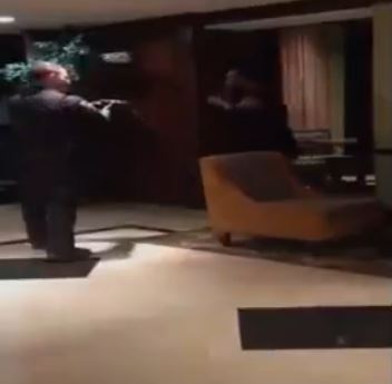 Το ρεύμα δεν τον… γονάτισε – ΒΙΝΤΕΟ