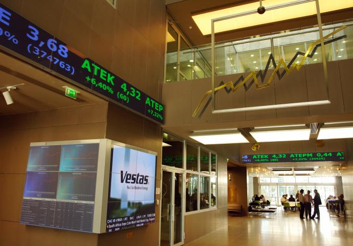 Ζυγίζει το “ψαλίδισμα” Βαρουφάκη το χρηματιστήριο