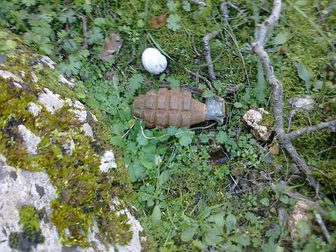 Βρήκε στην αποθήκη του… χειροβομβίδα