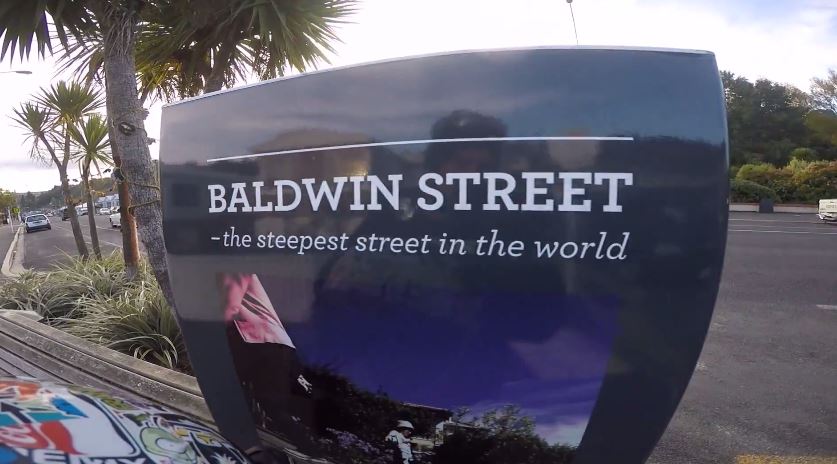 Κατάβαση στην πιο απότομη κατηφόρα του κόσμου – ΒΙΝΤΕΟ