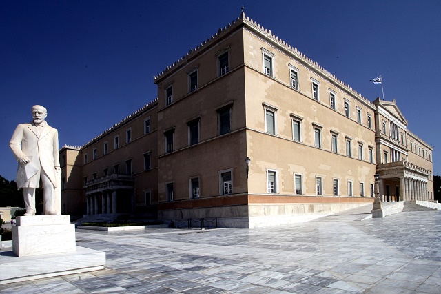 Γραφείο Προϋπολογισμού της Βουλής: Κίνδυνος επιστροφής σε υφεσιακή τροχιά