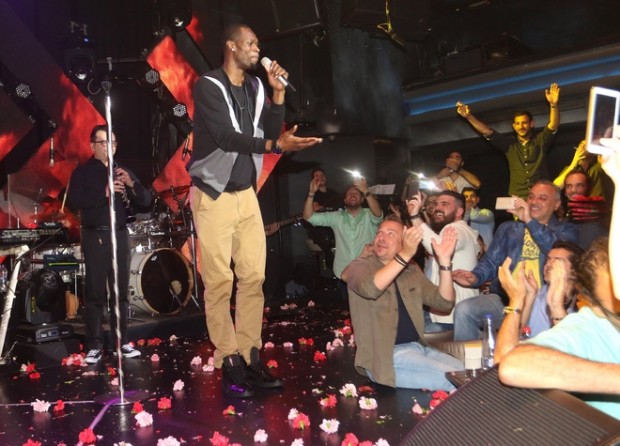 “Ερυθρόλευκο” γλέντι με τον Πέτγουεϊ στο… τραγούδι – ΦΩΤΟ