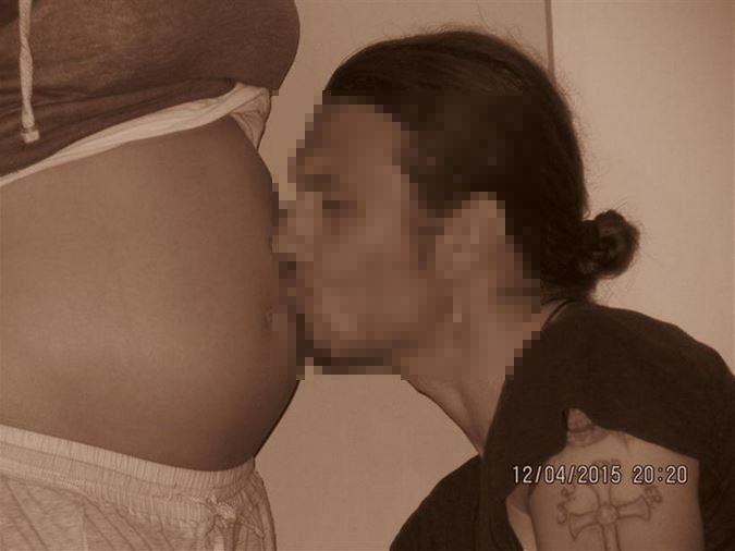 Το τρυφερό φιλί ηθοποιού στην κοιλιά της εγκυμονούσας συντρόφου του- ΦΩΤΟ