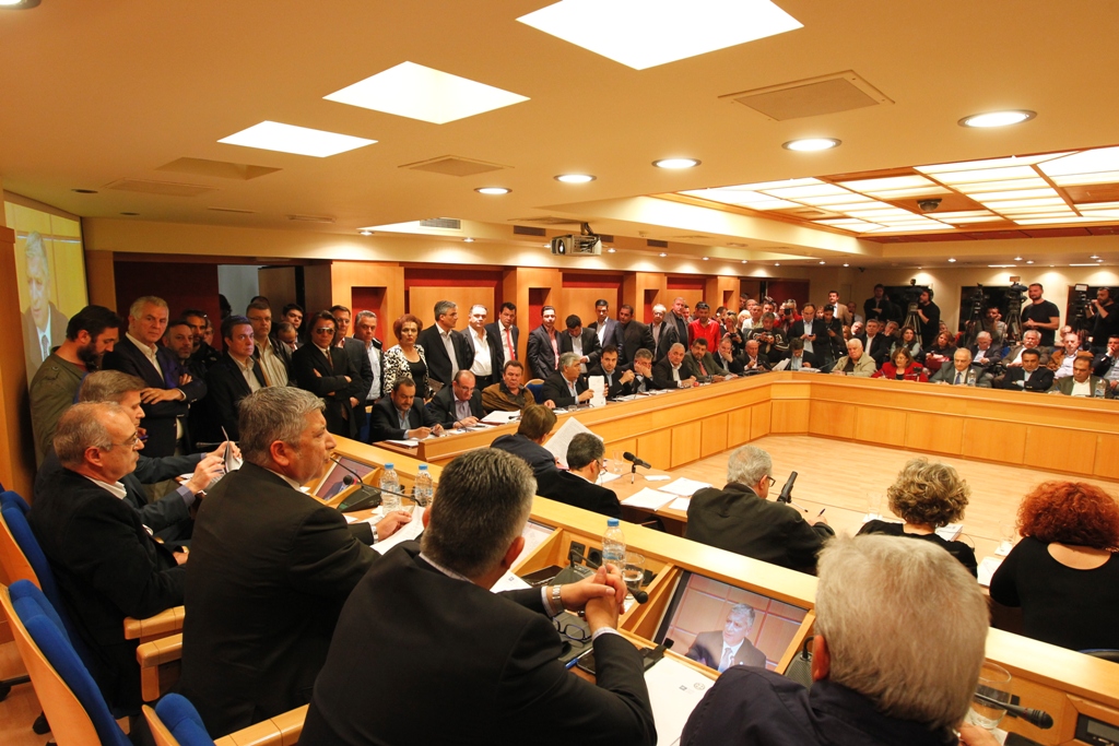 Με “λουκέτο” και κινητοποιήσεις απειλούν οι δήμοι