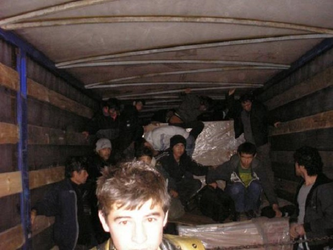 Δεκάδες μετανάστες σε φορτηγό