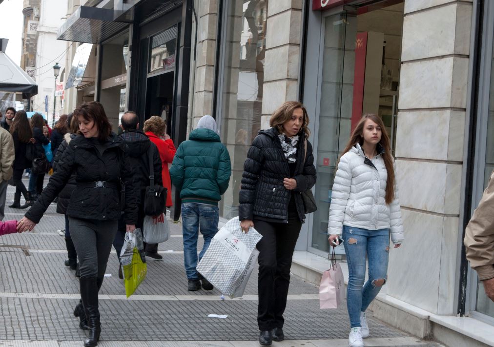 Συγκέντρωση για τα ανοιχτά καταστήματα στη Θεσσαλονίκη – ΦΩΤΟ