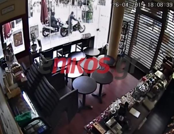 Βίντεο με τους κλέφτες μοτοσικλετών στον Πειραιά – Εξαφανίζονται μέσα σε δευτερόλεπτα