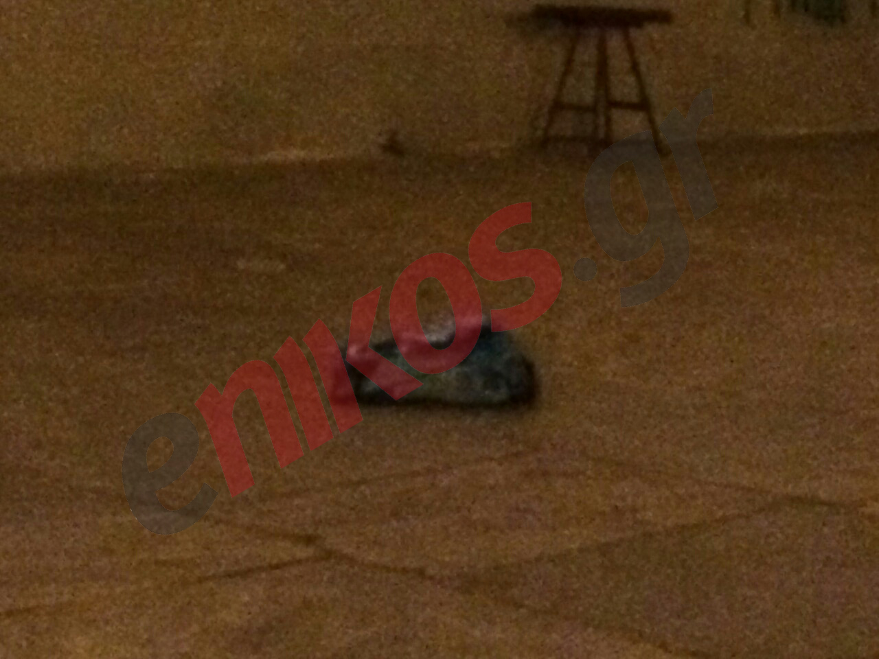 Σακούλες με τρόφιμα στους καταληψίες της πρυτανείας – ΦΩΤΟ