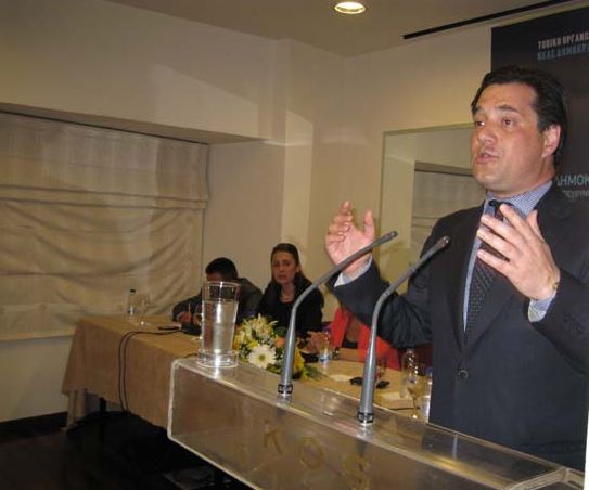 “Στόλισε” τον Άδωνι σε ομιλία του στην Κω – ΒΙΝΤΕΟ