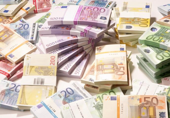 Στα 3,245 δισ. ευρώ οι ληξιπρόθεσμες οφειλές του δημοσίου
