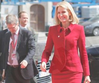 Η Πρωθυπουργός με τα… κόκκινα που έκλεψε τις εντυπώσεις – ΦΩΤΟ