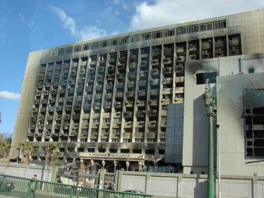 Αίγυπτος- Προς κατεδάφιση το κτίριο που στέγαζε το κόμμα του Μουμπάρακ