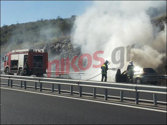 Νέες εικόνες από το αυτοκίνητο που φλέγεται στην Εγνατία – ΦΩΤΟ