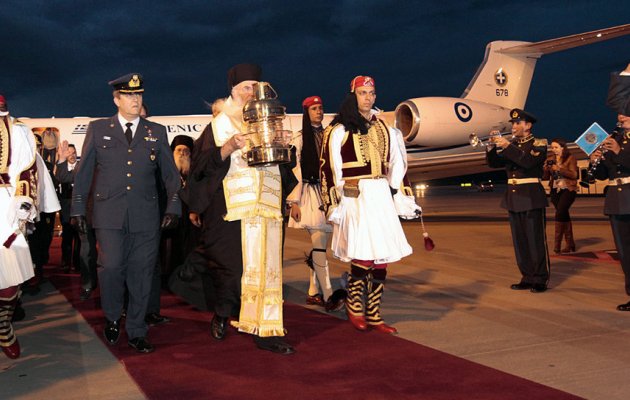 Από τον Πανάγιο Τάφο σε ολόκληρη την Ελλάδα το Άγιο Φως