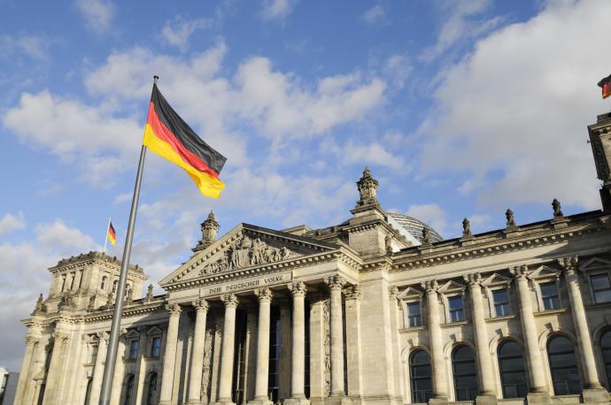 H γερμανική κυβέρνηση διαψεύδει την Zeit