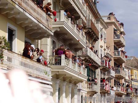 Το βενετσιάνικο έθιμο του Μ. Σαββάτου στην Κέρκυρα – ΒΙΝΤΕΟ