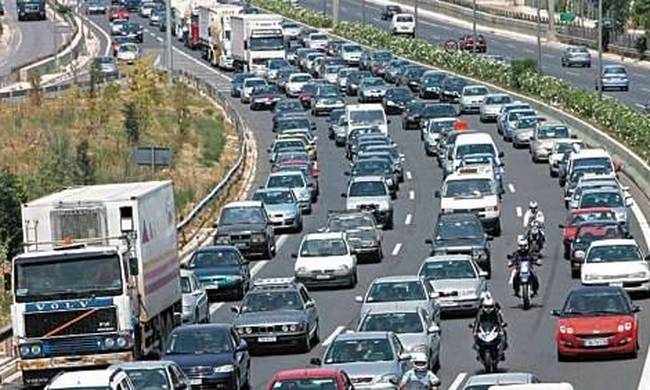 Ακινητοποιημένα τα αυτοκίνητα στην Κορίνθου – Πατρών