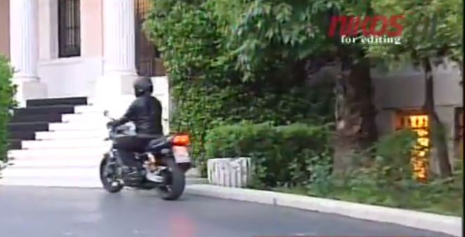 Στο Μέγαρο Μαξίμου ο Βαρουφάκης – ΒΙΝΤΕΟ