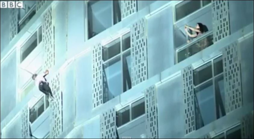 Ο Γάλλος “Spiderman” σκαρφάλωσε σε ουρανοξύστη 75 ορόφων – ΒΙΝΤΕΟ