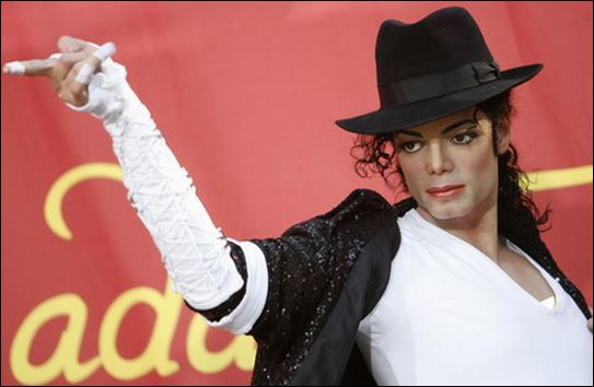 Λάσμε και Περπέρογλου ποζάρουν με τον… Μάικλ Τζάκσον – ΦΩΤΟ