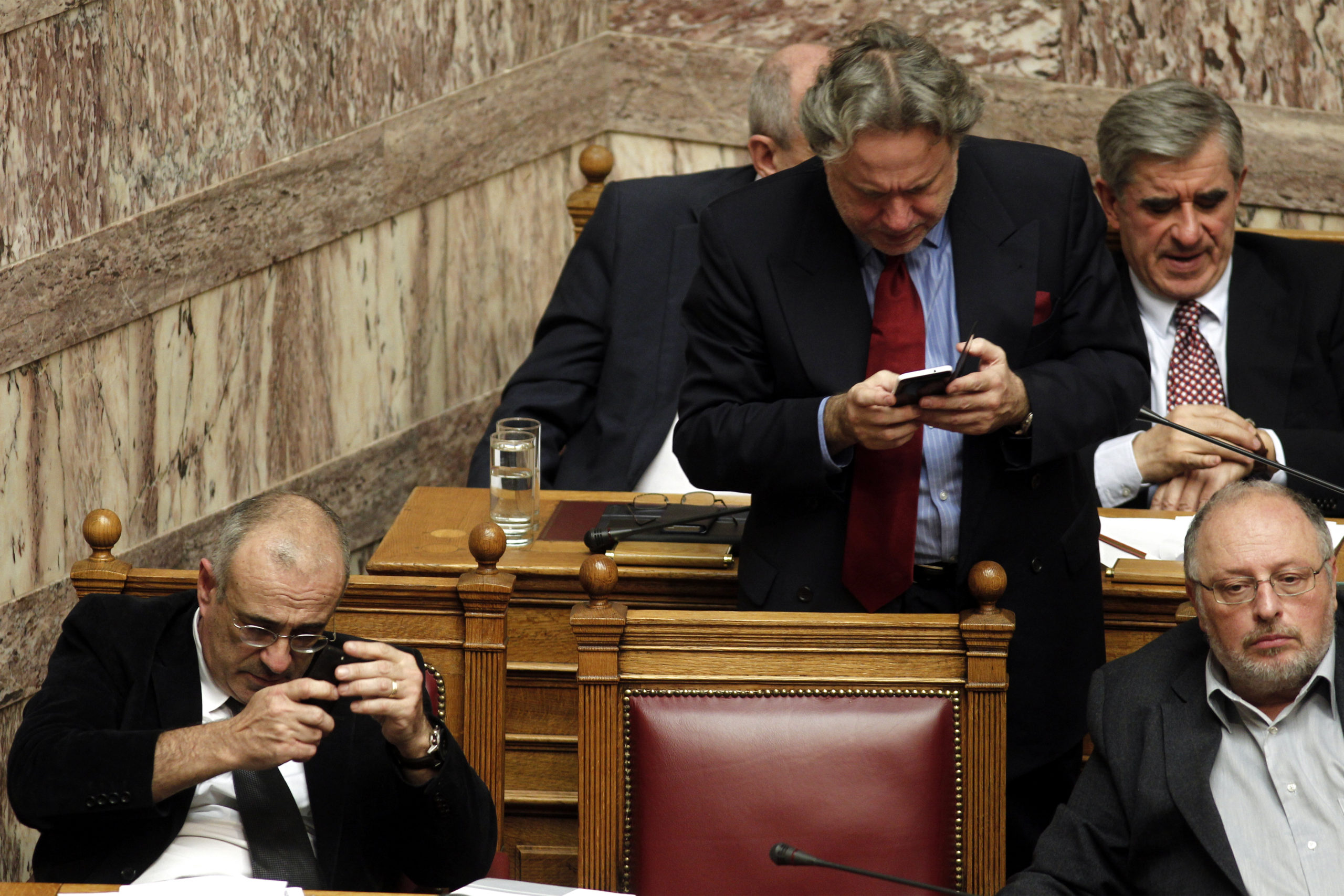 Δεν αποχωρίζονται το κινητό Μάρδας και Κατρούγκαλος – ΦΩΤΟ