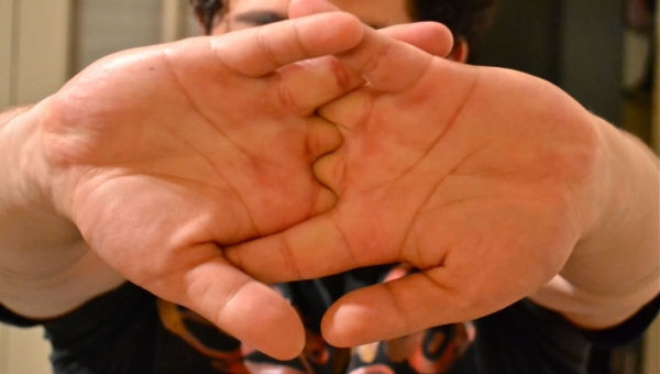 Γιατί οι κλειδώσεις κάνουν θόρυβο όταν τραβάμε τα δάχτυλα