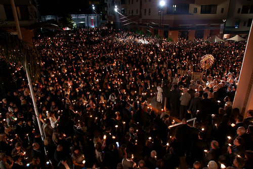 Με παλτό στην Ανάσταση – ΒΙΝΤΕΟ