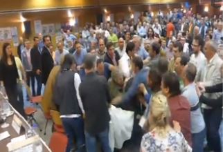 Άγριο ξύλο στο συνέδριο της ΠΟΕ- ΟΤΑ- ΒΙΝΤΕΟ