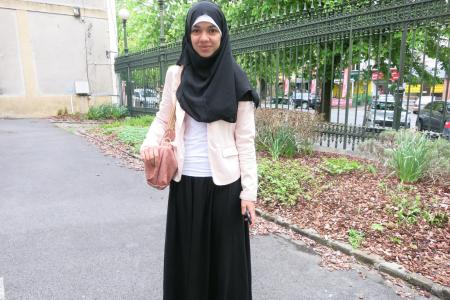 “Πόλεμος” στη Γαλλία για τη… μακριά φούστα μουσουλμάνας μαθήτριας