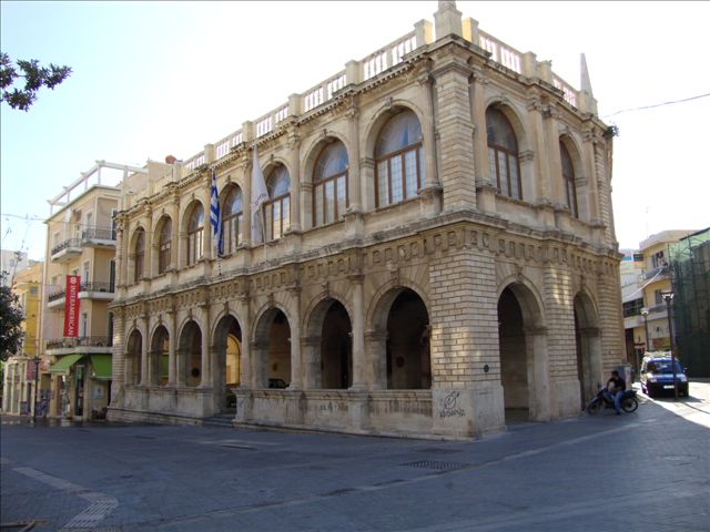 Το ταμείο του δήμου Ηρακλείου απειλείται με κατάσχεση από το ΑΠΘ