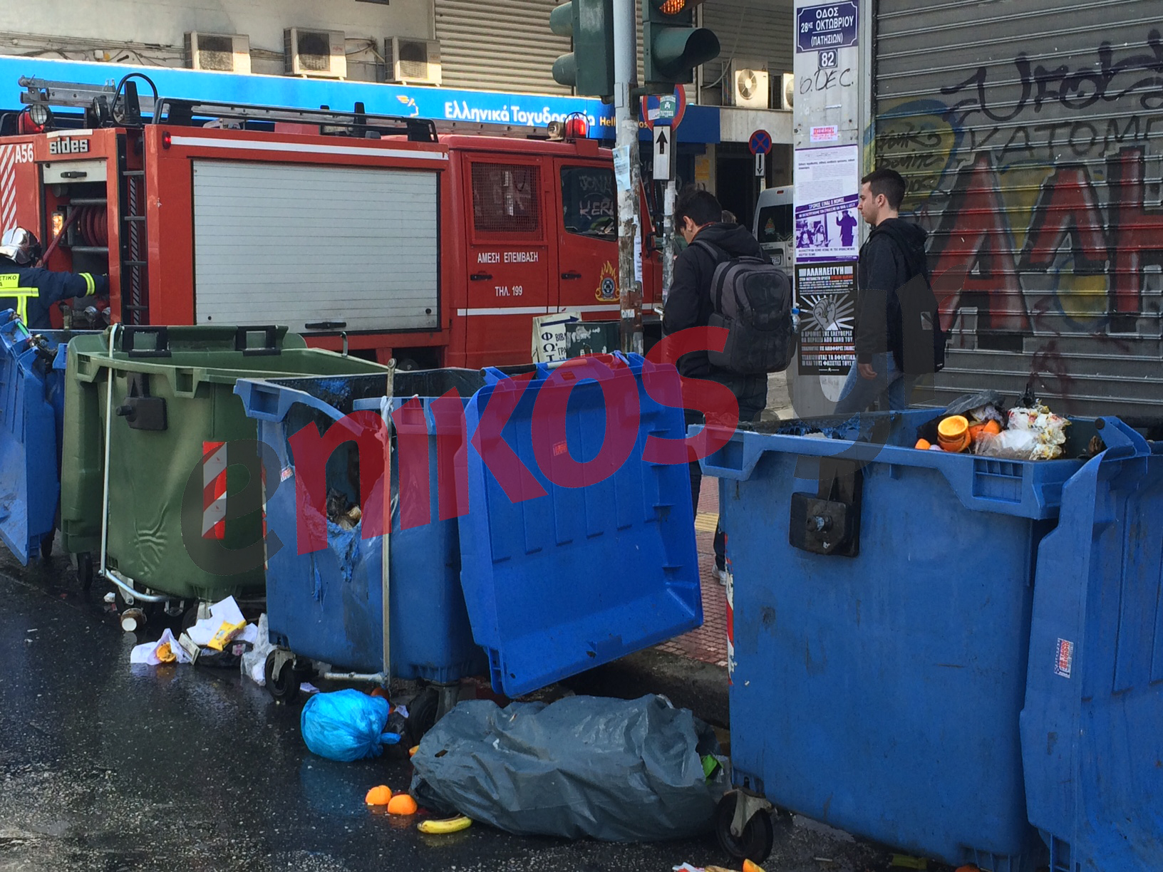 Φωτιές σε κάδους στην Πατησίων – ΦΩΤΟ