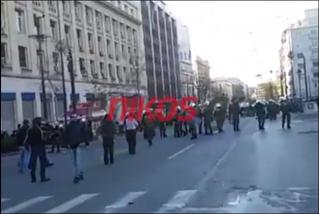 Οδομαχίες αστυνομικών – αντιεξουσιαστών στο κέντρο της Αθήνας – ΒΙΝΤΕΟ