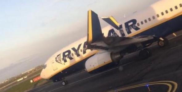 Αεροπλάνα της Ryanair συγκρούστηκαν στο αεροδρόμιο του Δουβλίνου – ΦΩΤΟ