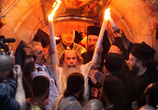 Στις 12 το μεσημέρι η αφή του Αγίου Φωτός