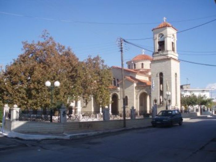 “Έσβησε” ιερέας την ώρα της περιφοράς του Εσταυρωμένου- ΒΙΝΤΕΟ