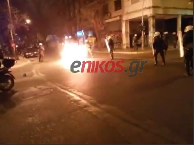 Πεδίο μάχης οι δρόμοι γύρω από το Πολυτεχνείο – ΒΙΝΤΕΟ