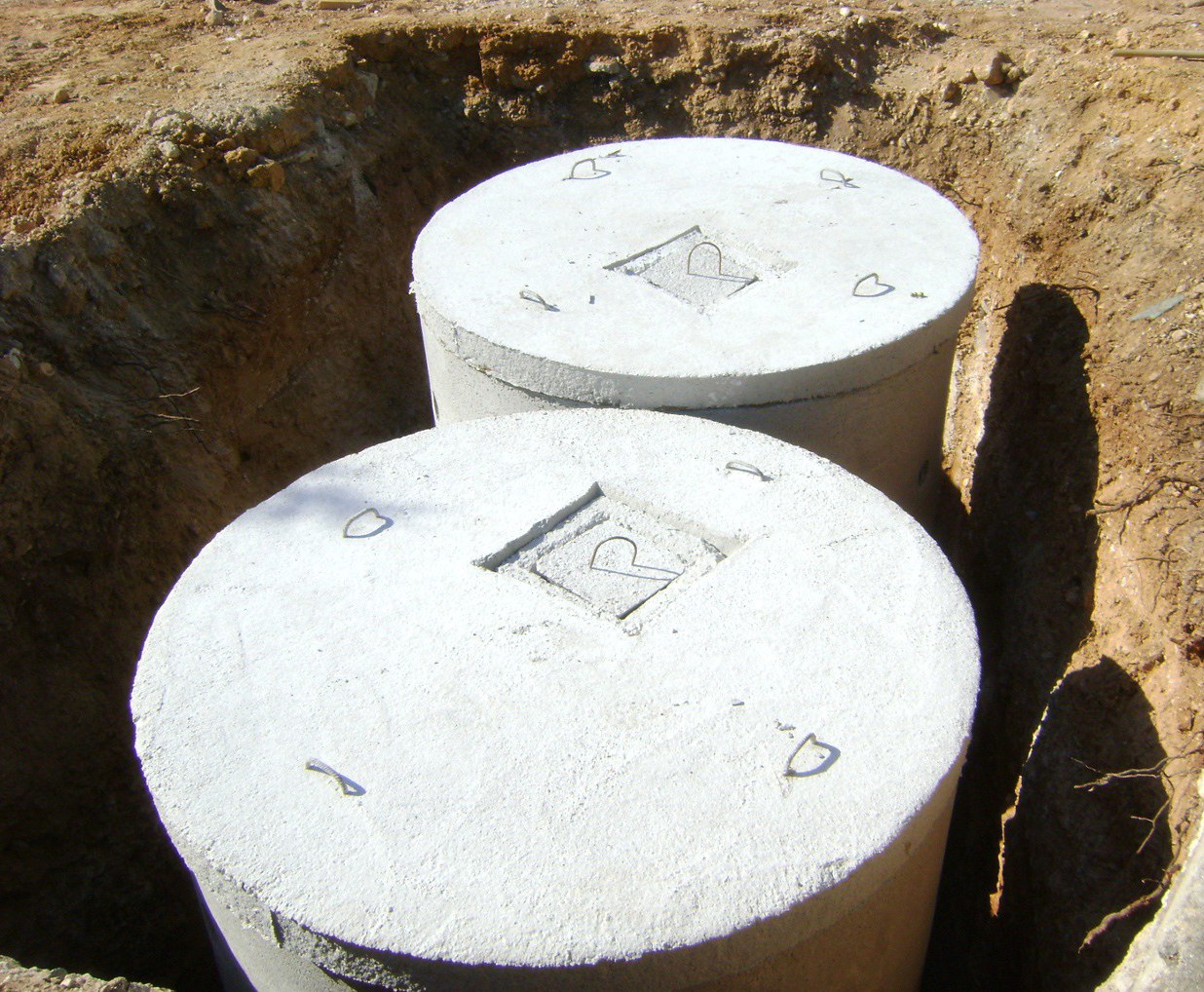 Μυστήριο με το μωρό που βρέθηκε σε δεξαμενή αποχέτευσης