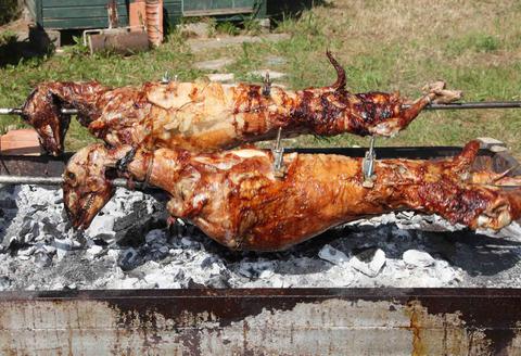 Πασχαλινό τραπέζι για 2.000 άπορους