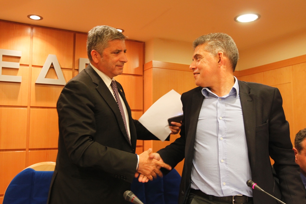 Κοινό μέτωπο από δήμους και περιφέρειες για τα ταμειακά διαθέσιμα