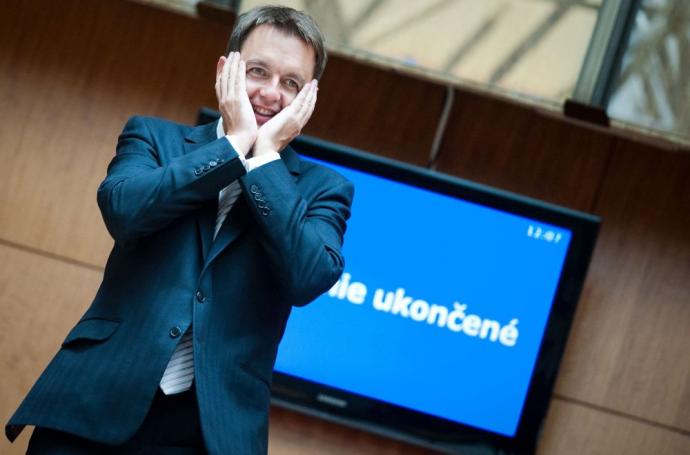 Σλοβάκος ΥΠΟΙΚ: H Ελλάδα οδεύει προς την άβυσσο